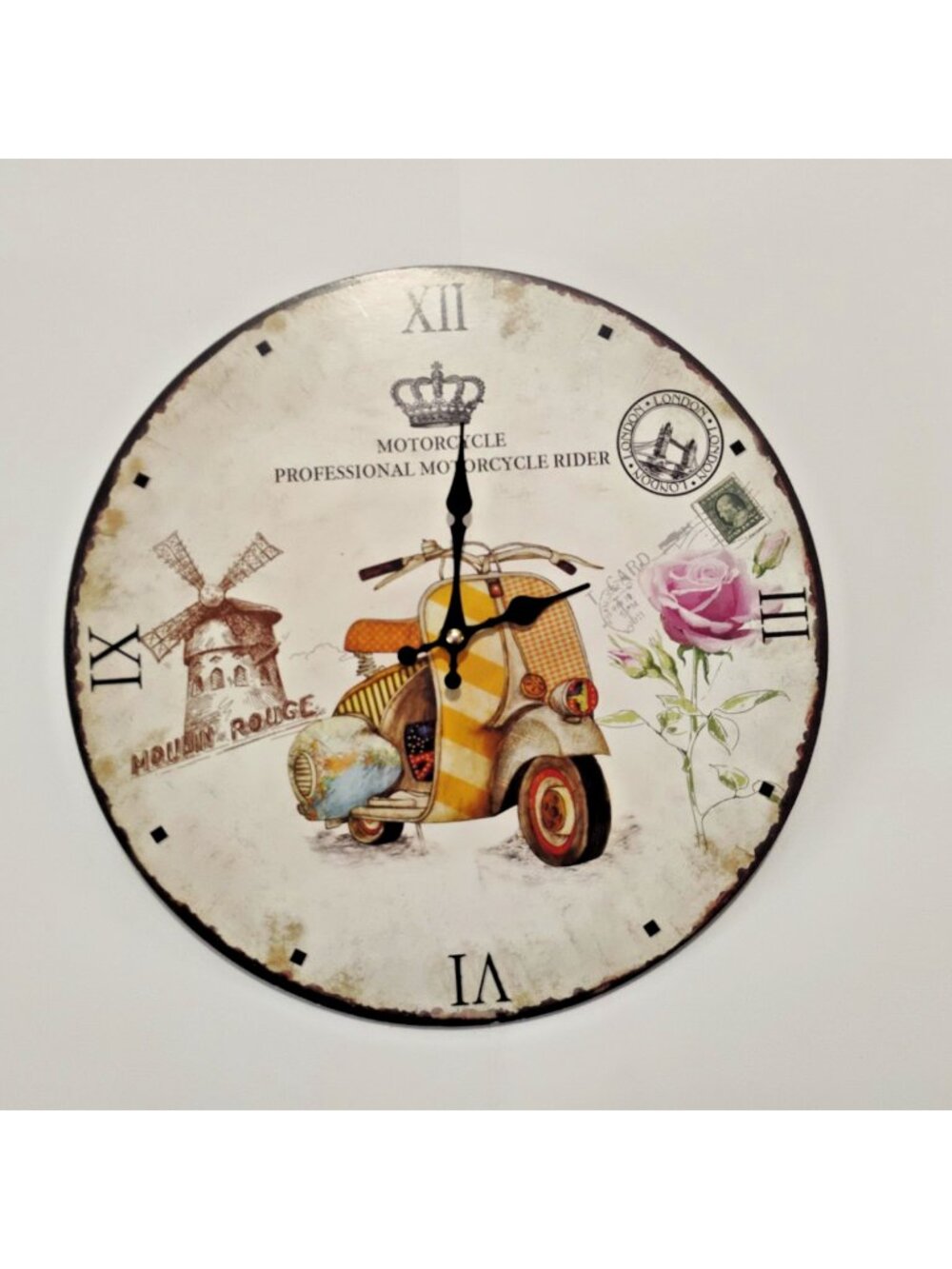 Zakka-style round wall clock featuring a retro Vespa design and vintage European